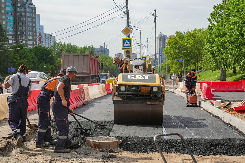 В Москве продолжается благоустройство возле станции метро «Университет Дружбы Народов»
