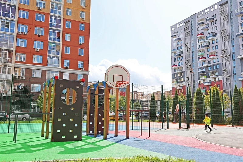В Коммунарке Москвы обновили игровые и спортивные площадки