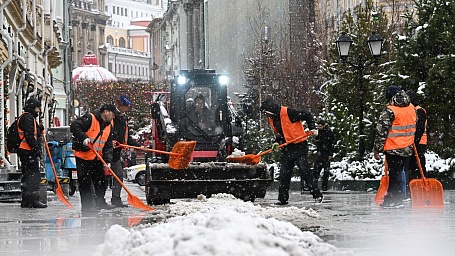 В Москве продолжаются масштабные работы по уборке снега
