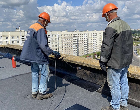 Когда ремонт кровли обязан выполнять застройщик.