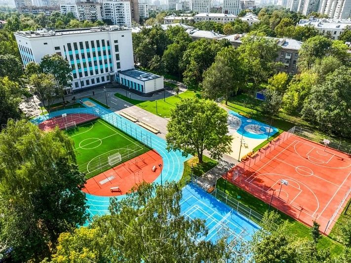 Комплекс городского хозяйства Москвы завершает благоустройство территорий образовательных учреждений