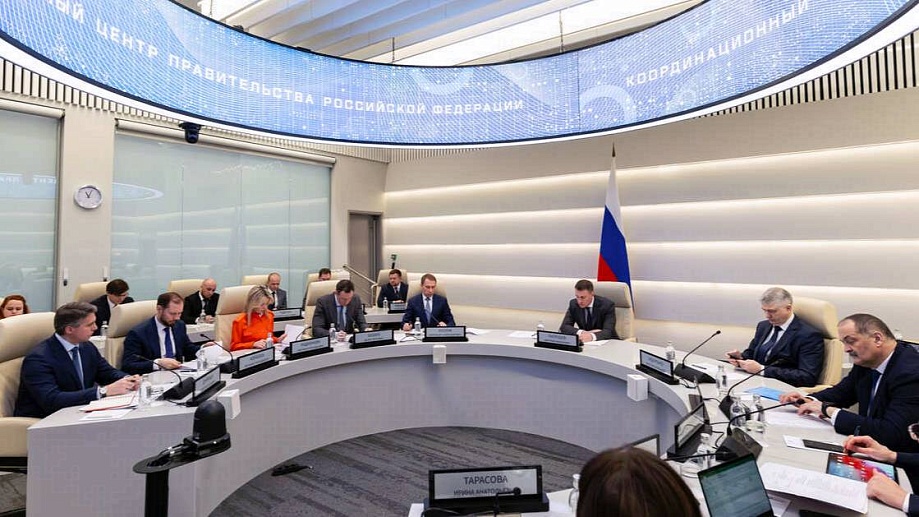 В Правительстве РФ обсудили серийное производство мусоровозов 
