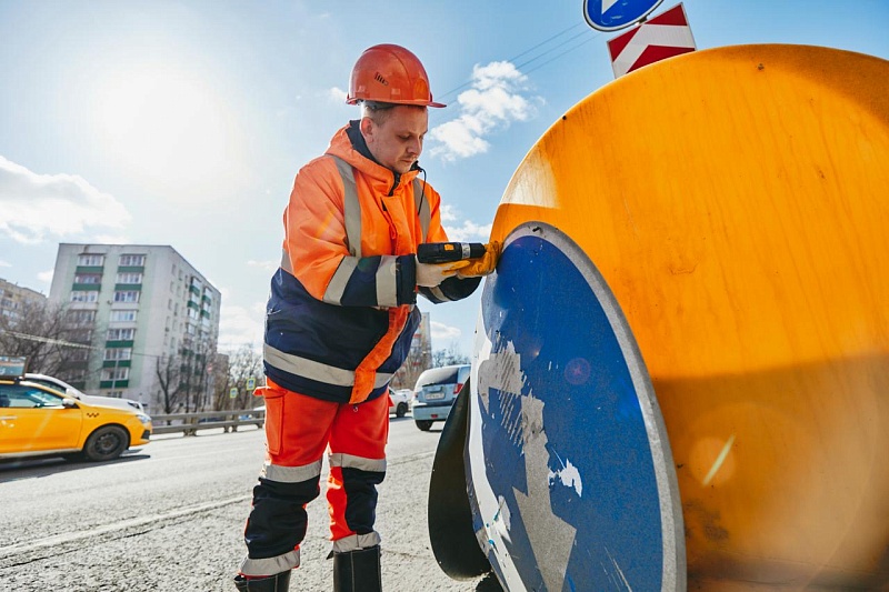 На дорогах Москвы заменили более 1 тыс. буферов безопасности