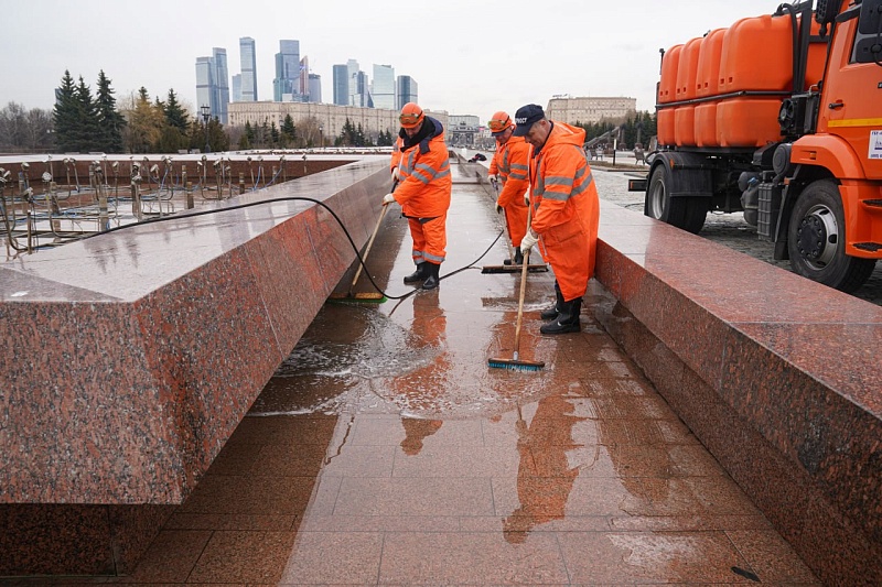 Комплекс городского хозяйства Москвы готовит к зиме фонтан «Годы войны» на Поклонной горе