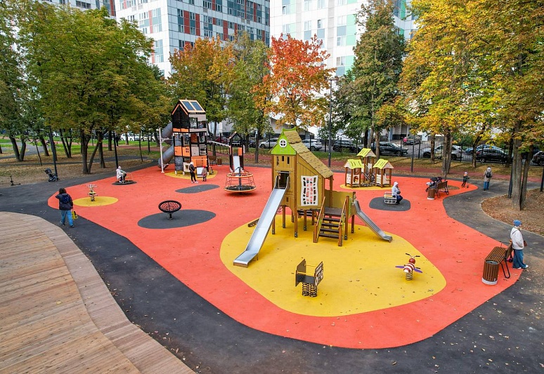 В парке «Янтарная горка» ВАО появились детский городок и спортивные зоны