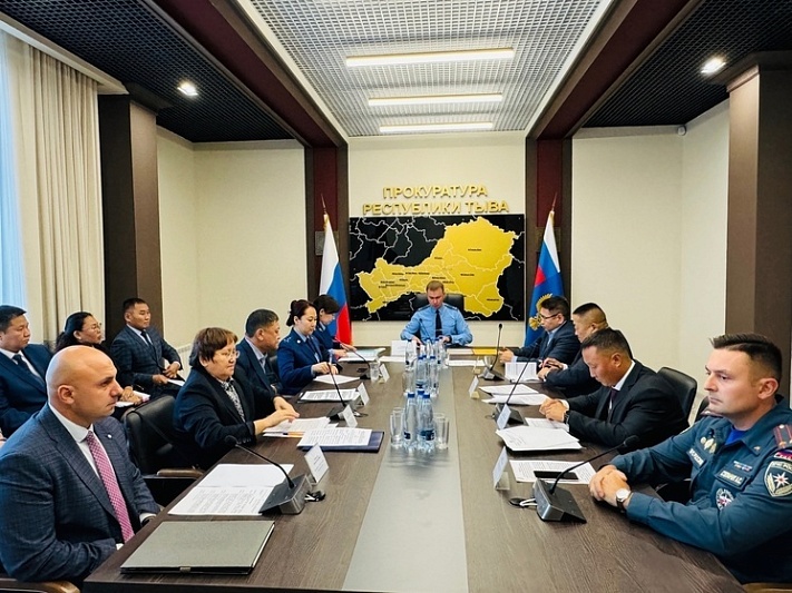 В прокуратуре Тувы определили мероприятия, направленные на укрепление законности в сфере ЖКХ