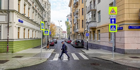 В Басманном районе Москвы обновили дорожное покрытие и освещение на улице Машкова