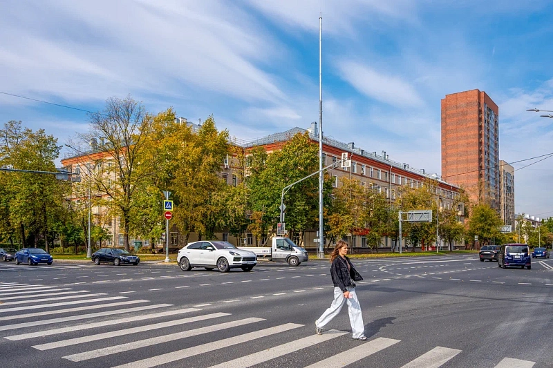 На Люблинской улице в Москве полностью обновили асфальтовое покрытие