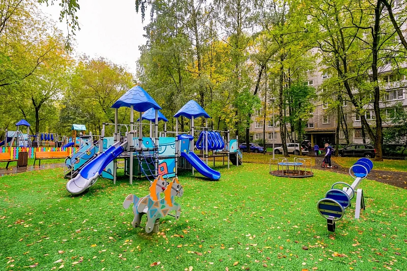 В Чертанове Центральном столицы открылась обновленная детская площадка