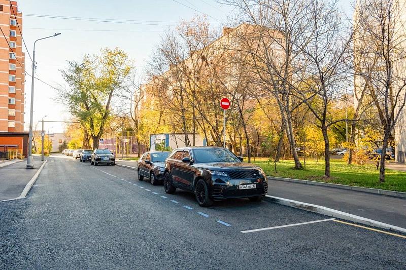 В Красносельском переулке в Москве обновили дороги, тротуары и освещение