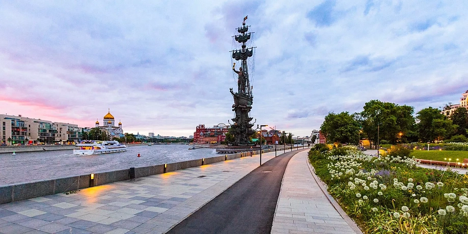 Сотрудники Комплекса городского хозяйства Москвы обновят десять набережных