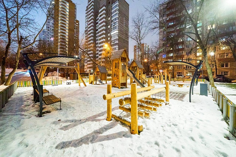 В Москве благоустроили территорию возле станции МЦД-4 «Поклонная»