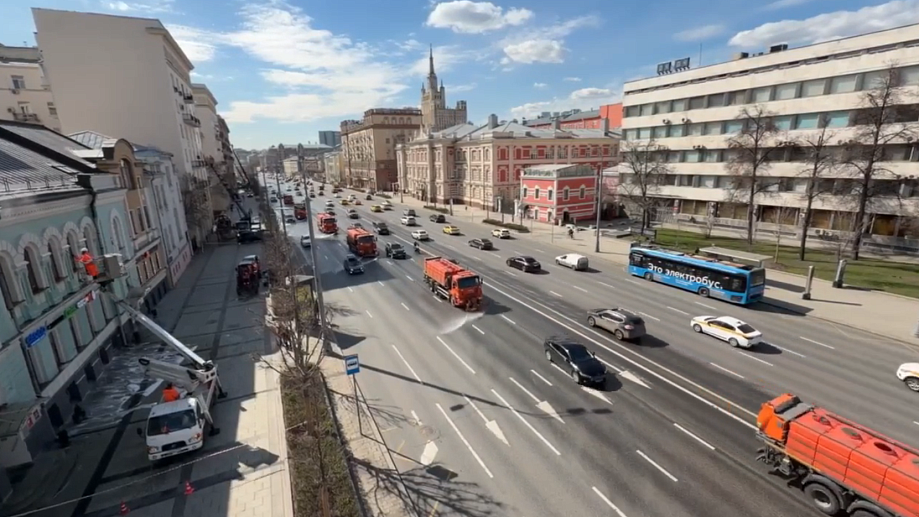 Столичные дороги и тротуары в субботу будут промыты со специальным шампунем после зимнего периода