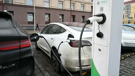 Госдума не поддержала законопроект о зарядках для электромобилей на парковках