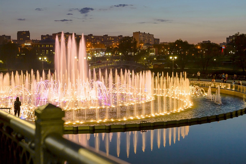 В Москве начата расконсервация светодинамического фонтана в Царицыно