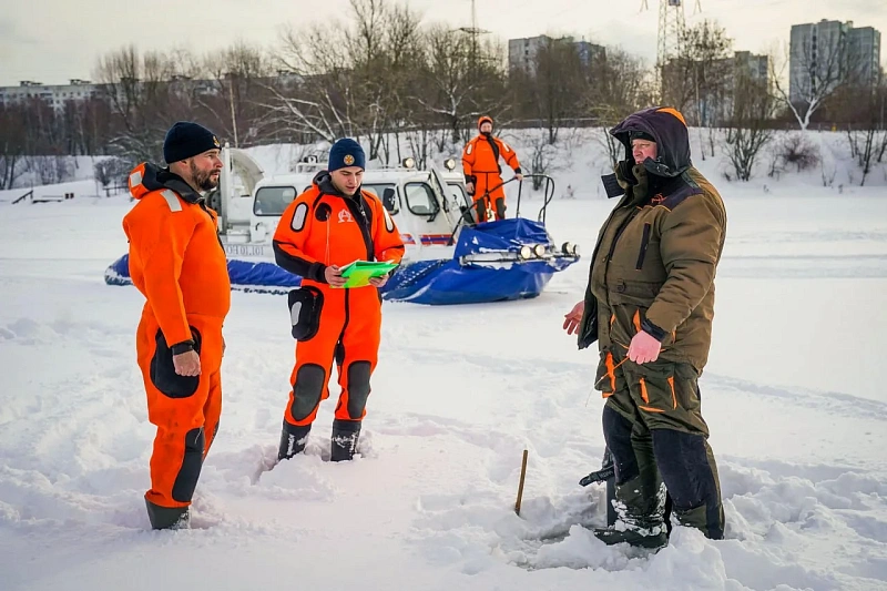 Спасатели взяли на особый контроль московские водоемы из-за опасности тонкого льда