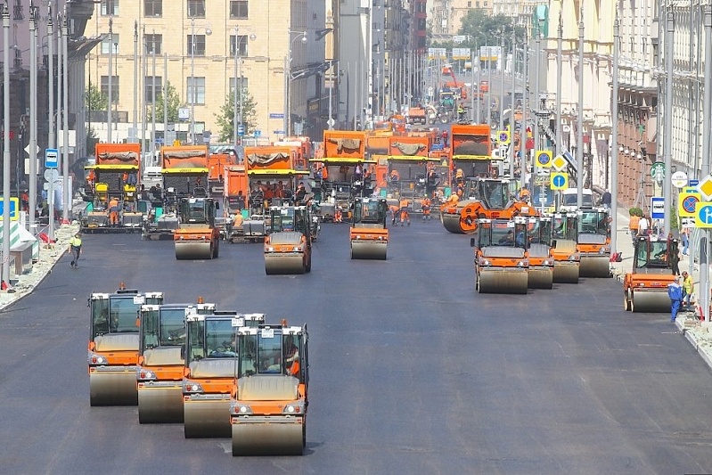 Новое асфальтовое покрытие уложили на Таганской улице в центре Москвы