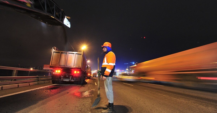 На Московской кольцевой автодороге заменят асфальт на 30 участках
