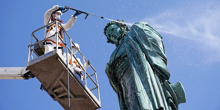 В Москве после зимы промоют более 1,1 тыс. памятников 