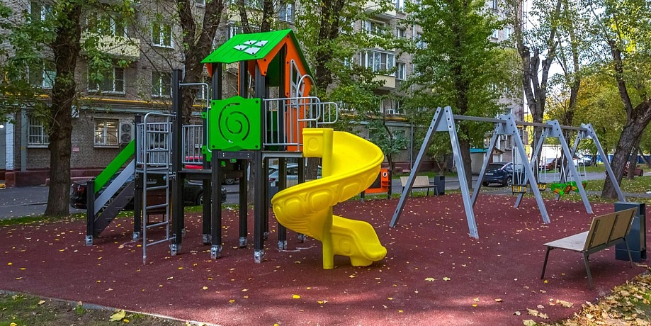 В Южнопортовом районе Москвы открылся обновленный спортивный кластер и детские площадки