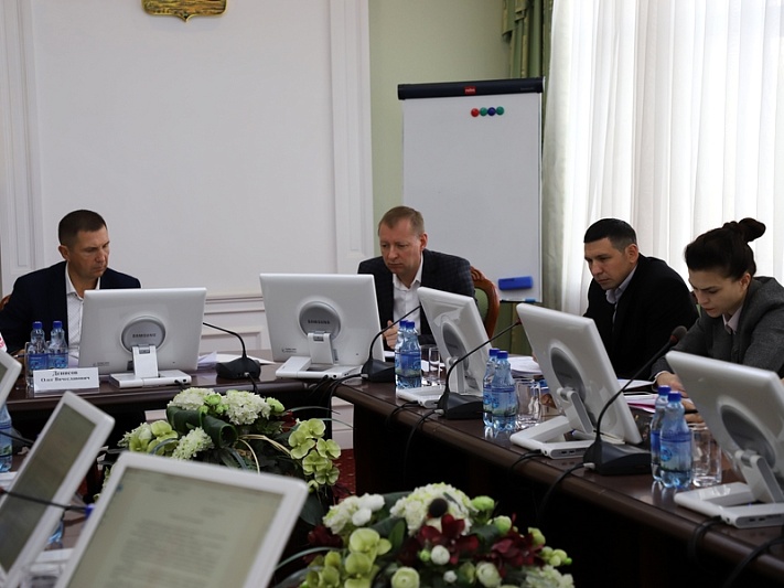 Председатель Пензенской городской думы призвал синхронизировать работу дворников и вывоз ТКО