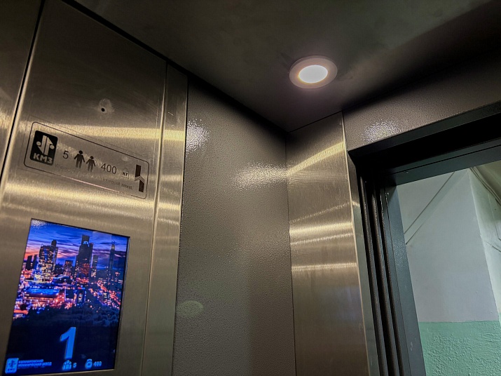 Около 4,5 тыс. лифтов заменили в Москве в 2025 году в рамках программы капремонта