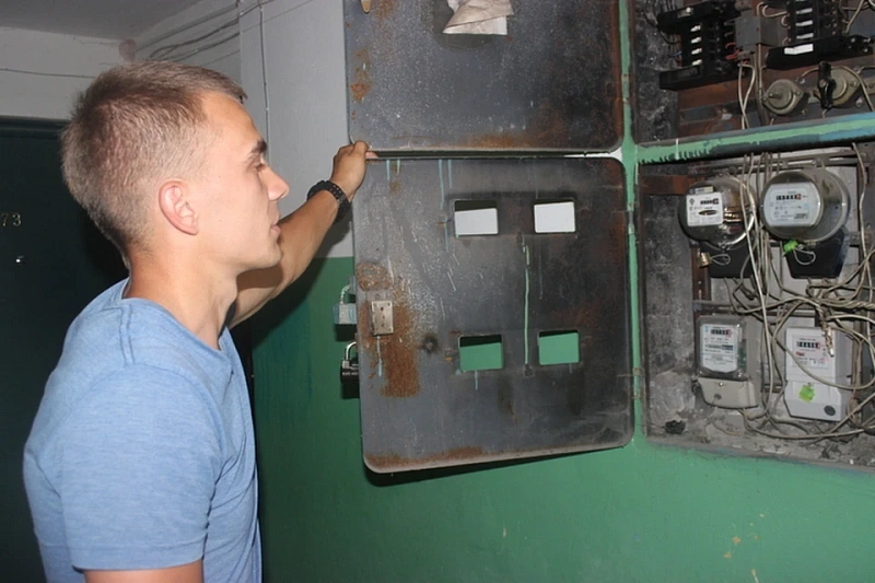 Как законно экономить на электроэнергии в подъезде: снижение ОДН без нарушений и конфликтов