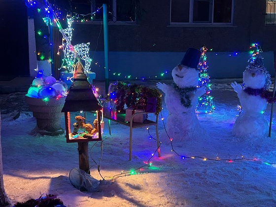 Безопасные праздники во дворе: как организовать новогоднее освещение и украшения по нормам