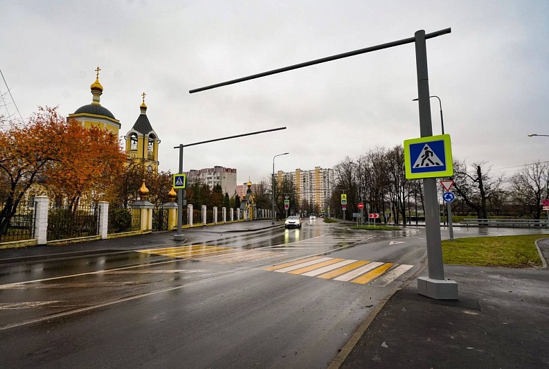 В Москве благоустроили территорию возле станции метро «Тютчевская»