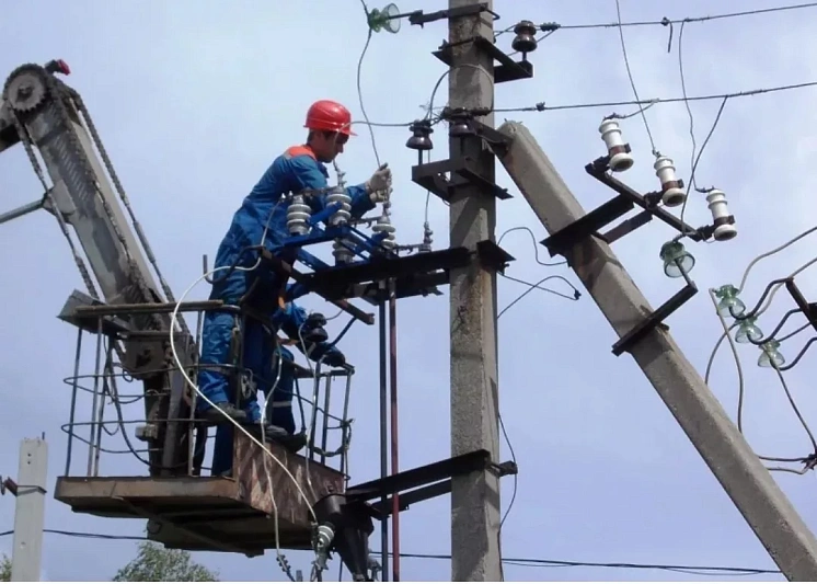 В новых регионах РФ формируют аварийный резерв спецтехники для восстановления электросетей