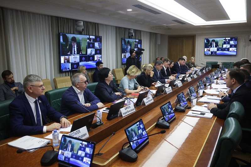 Актуальные вопросы развития кадрового потенциала в сфере ЖКХ обсудили в Совете Федерации