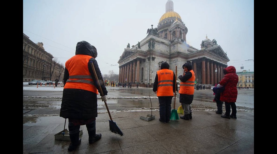 Дворники в дефиците: как Санкт-Петербург готовится к зиме