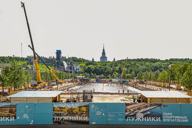 На центральной площади олимпийского комплекса «Лужники» появится уникальный фонтан с зеркальной водной гладью